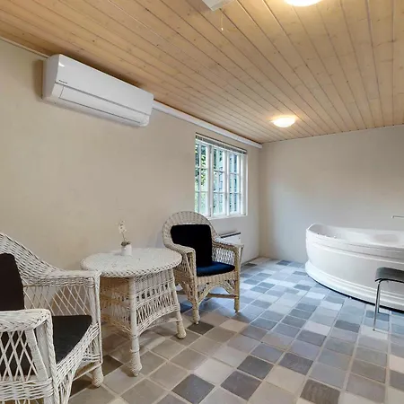 Beautiful House 1st Row To The Water *