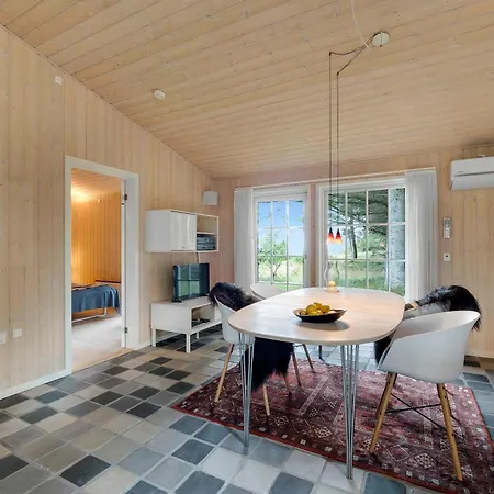 Semesterbostad Beautiful House 1st Row To The Water Fur