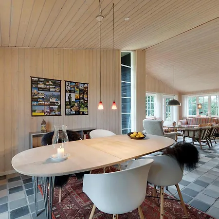 Beautiful House 1st Row To The Water