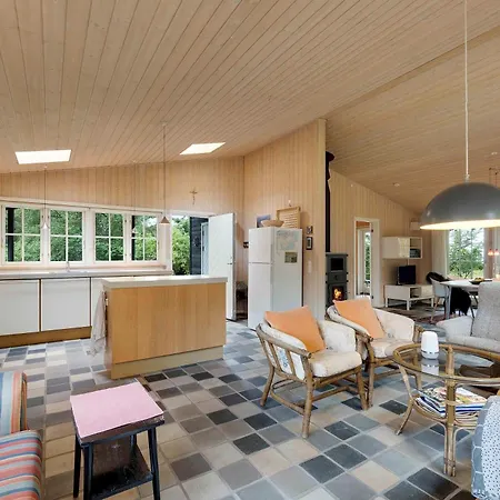 Semesterbostad Beautiful House 1st Row To The Water Fur