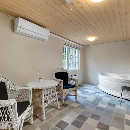 펜션 Beautiful House 1st Row To The Water Fur